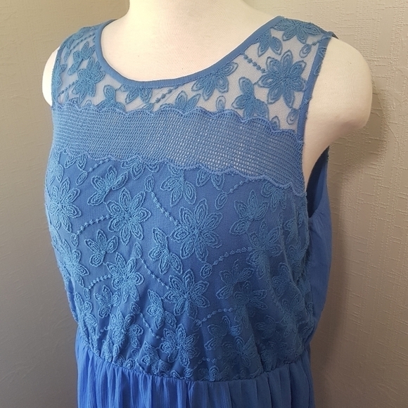 Junarose Embroidered Sleeveless Dress - Picture 2 of 16